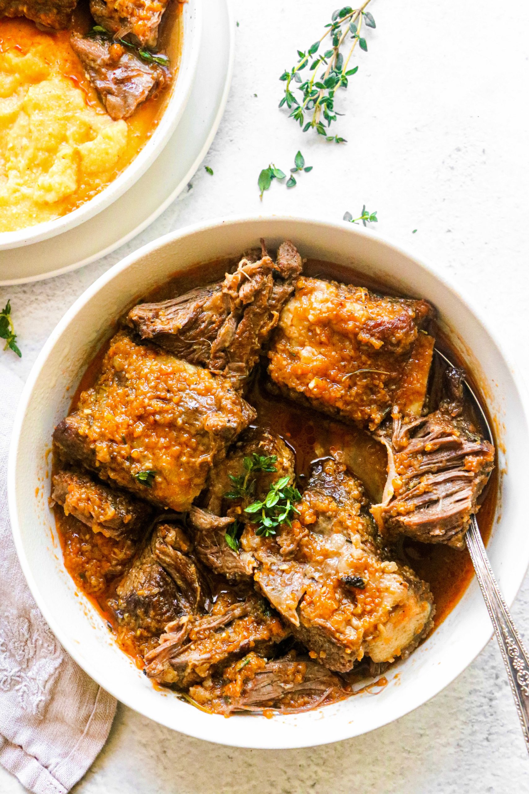 Braised Short Ribs with Cheesy Grits – Marisol Cooks